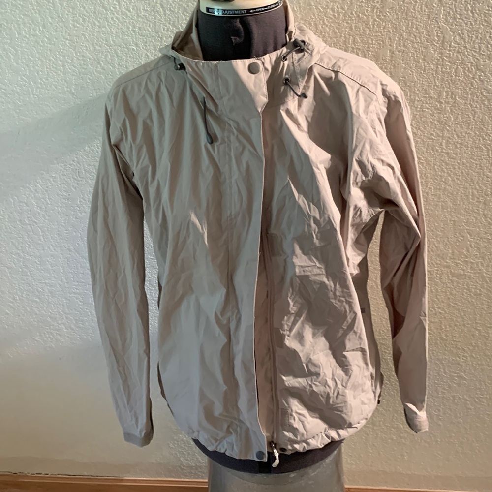 M White Sierra travel raincoat